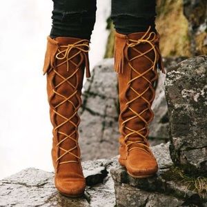 💰SOLD 💰Women’s Minnetonka Suede Front Lace Fringe Knee-High Boots